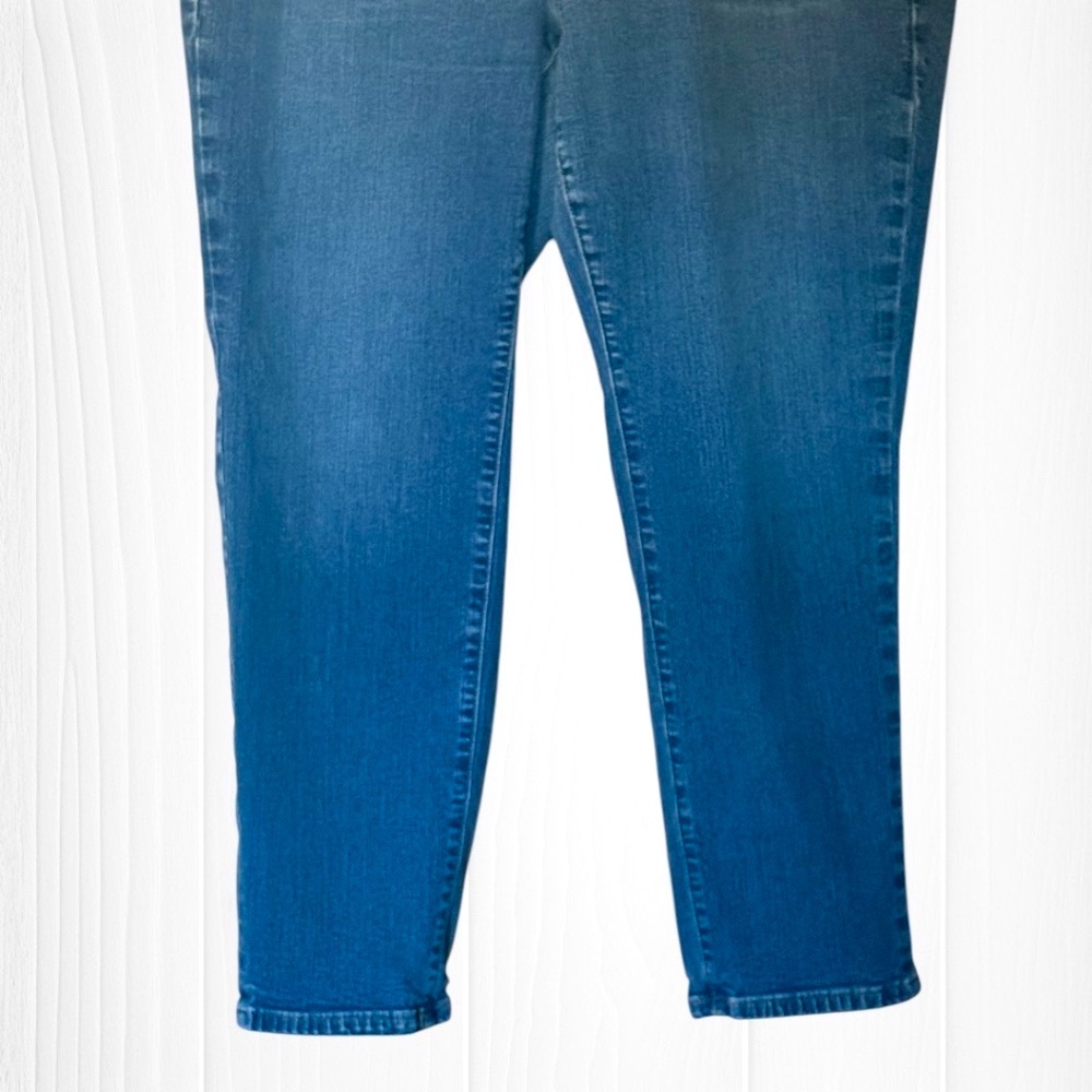 TORRID Perfect Boyfriend Vintage Stretch Mid-Rise Jeans - Picture 7 of 16